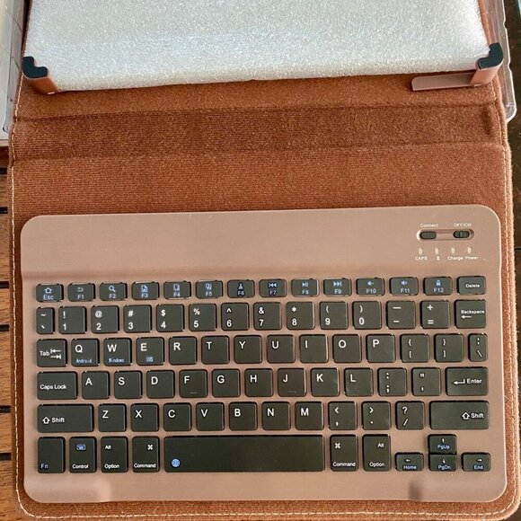 Digital Gadgets Universal Bluetooth Keyboard Case For 10" Tablets & iPad NEW - Picture 3 of 10